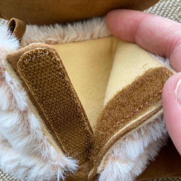 Infant Faux Fur Soft Sole Booties. Tan Brown W/Cream Colored Fur. Size 3-6 M. - Picture 6 of 12
